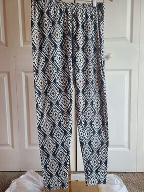 just be Black & White Geometric Pull-On Leggings
